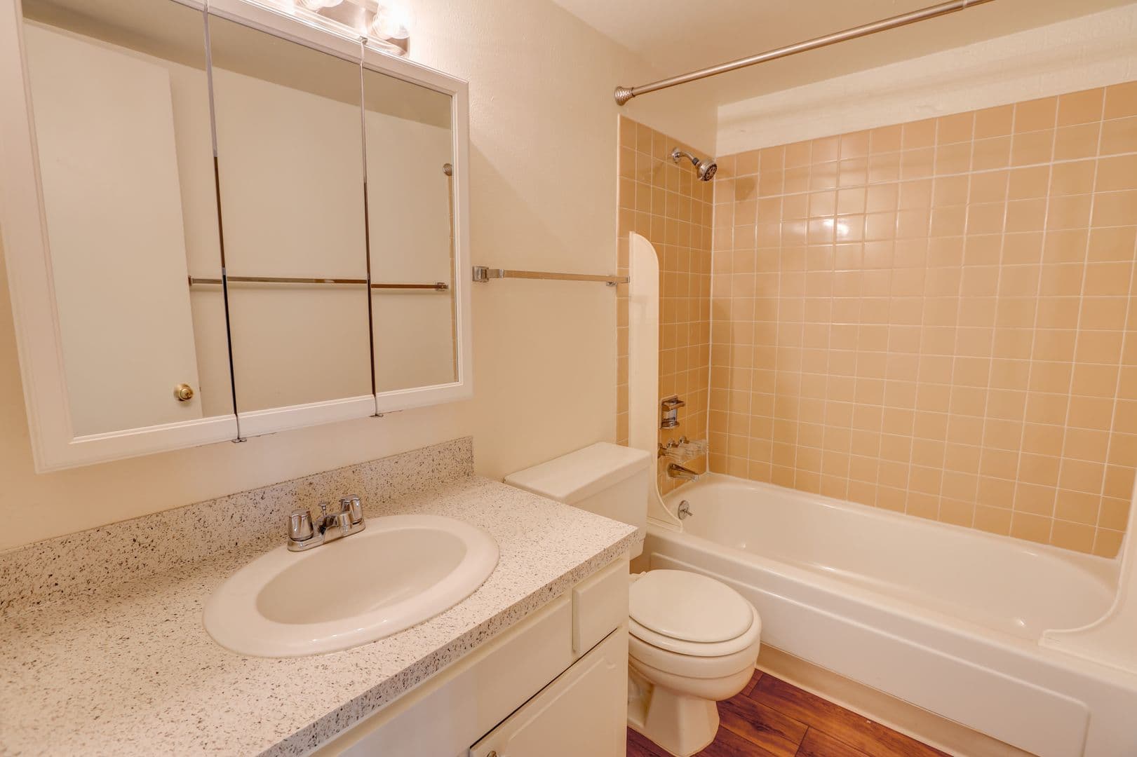 AC - Applewood Crest Townhomes &amp; Apartments 11 of 13