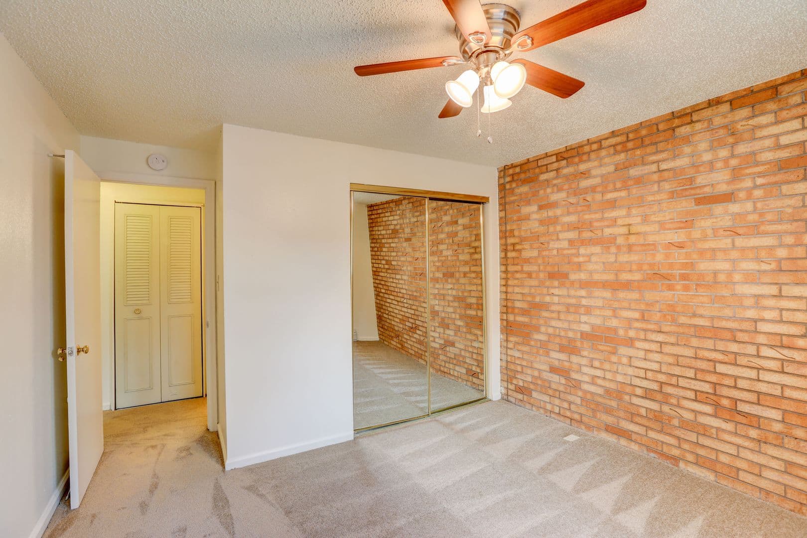 AC - Applewood Crest Townhomes &amp; Apartments 9 of 13