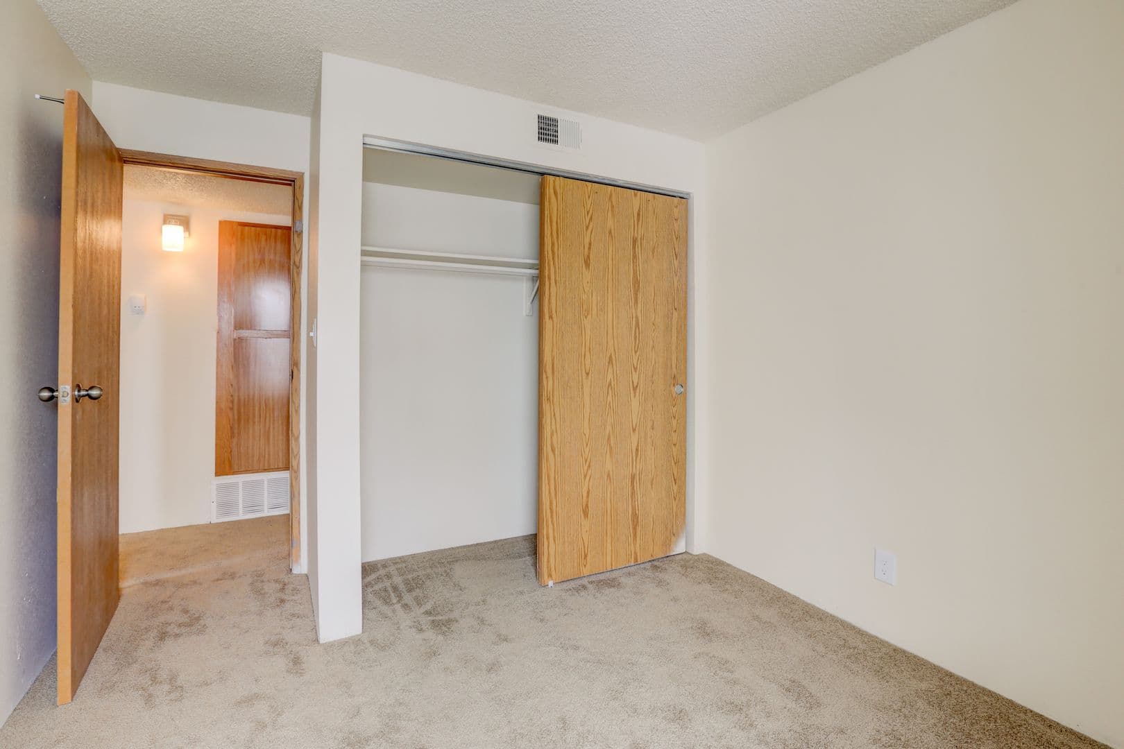 AML - Americana Lakewood Apartments 6 of 10