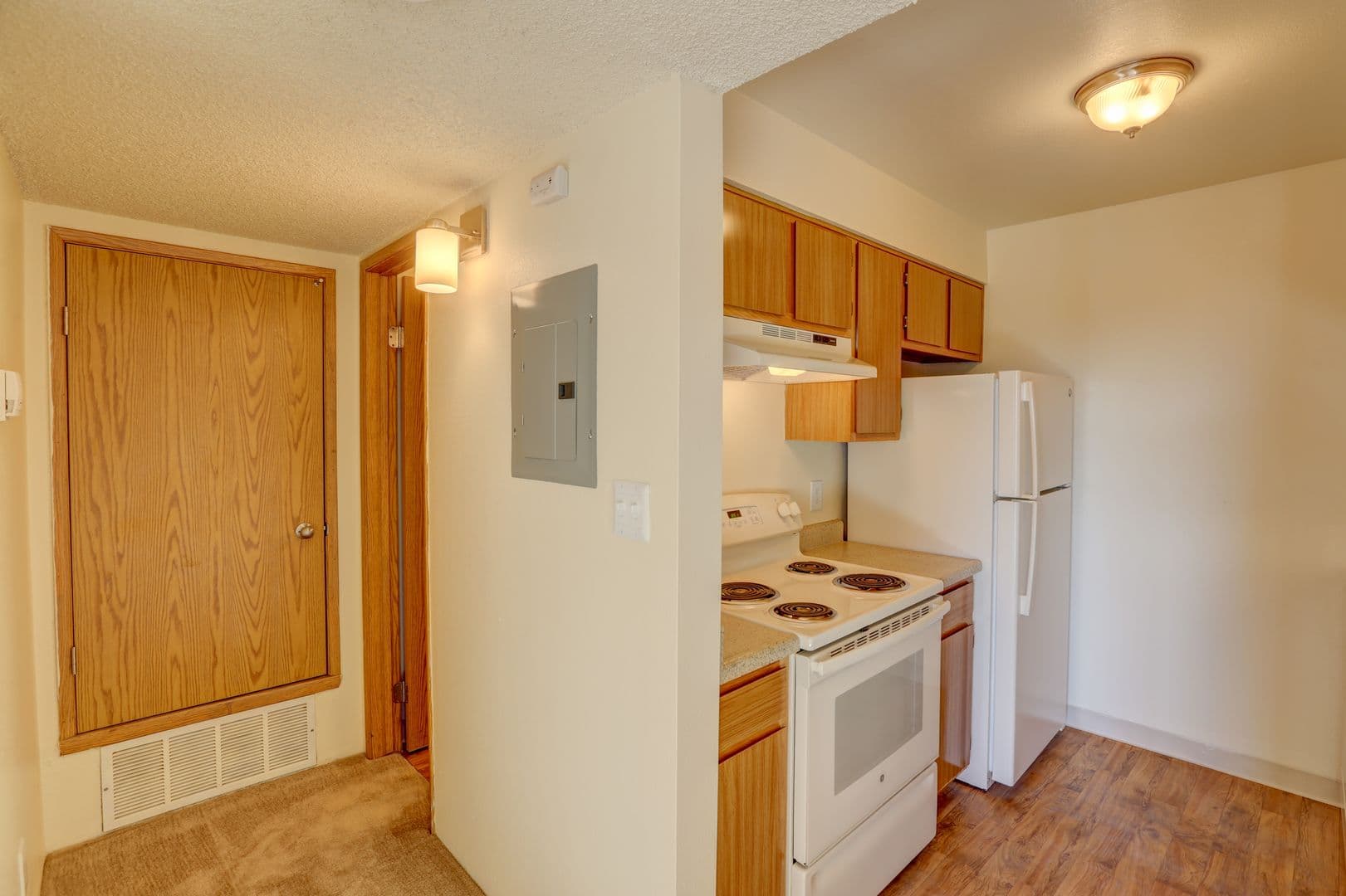AML - Americana Lakewood Apartments 4 of 15