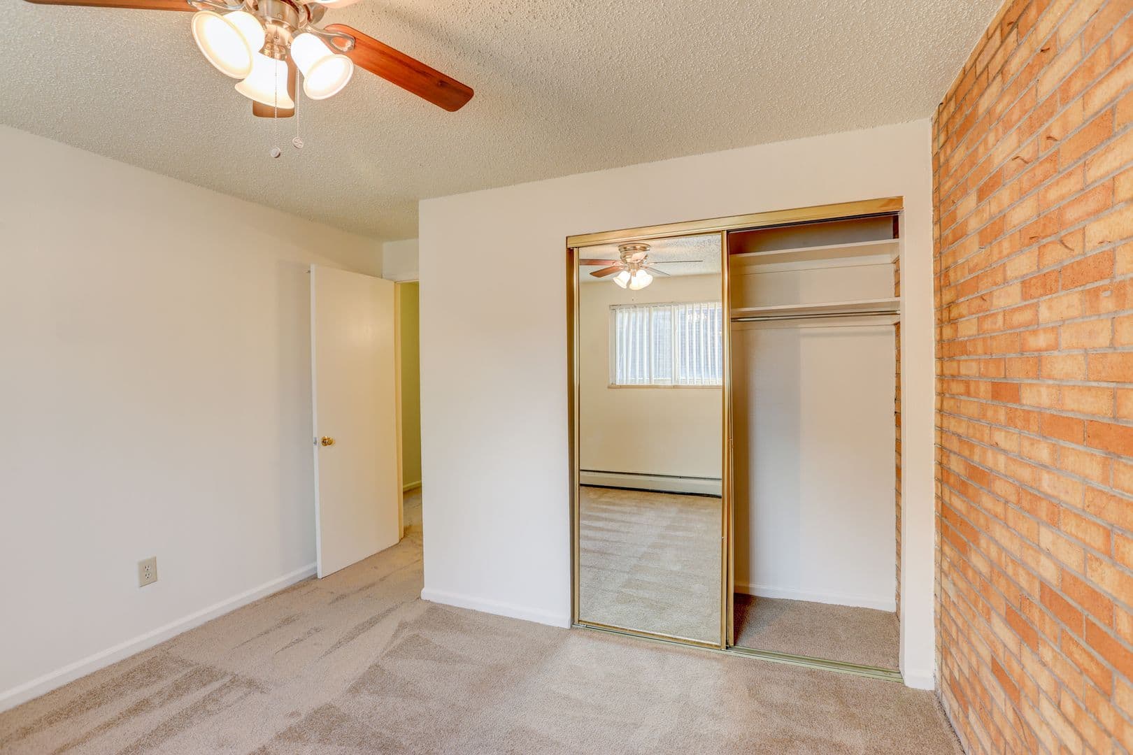 AC - Applewood Crest Townhomes &amp; Apartments 11 of 13