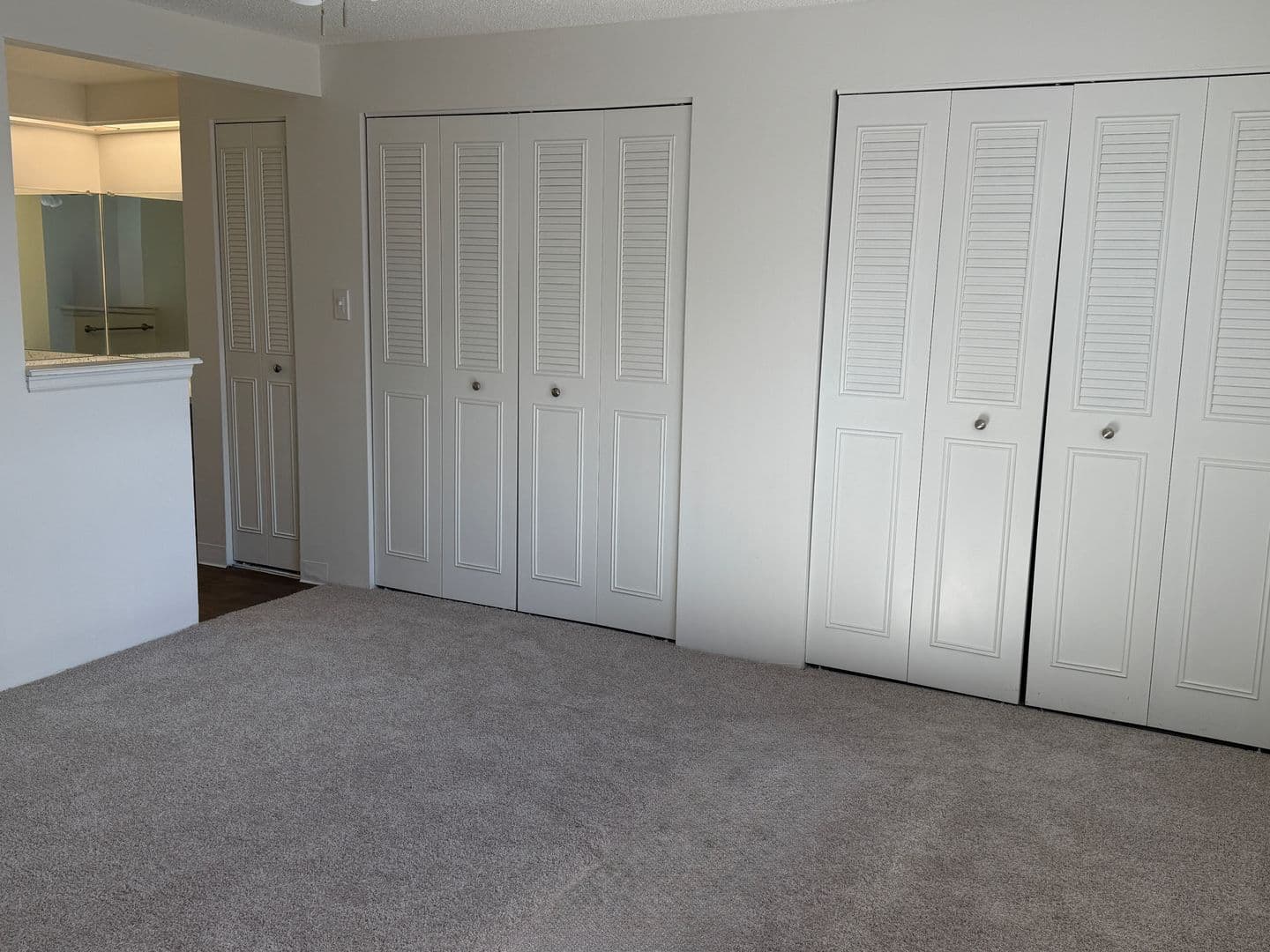 AC - Applewood Crest Townhomes &amp; Apartments 9 of 12
