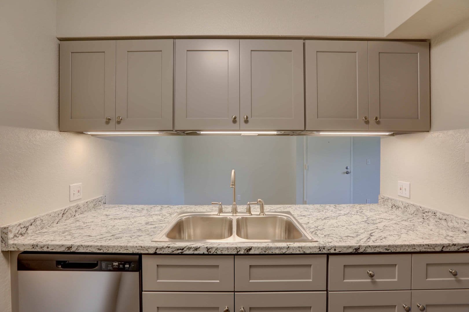 RR - Riva Ridge Apartments 2 of 18