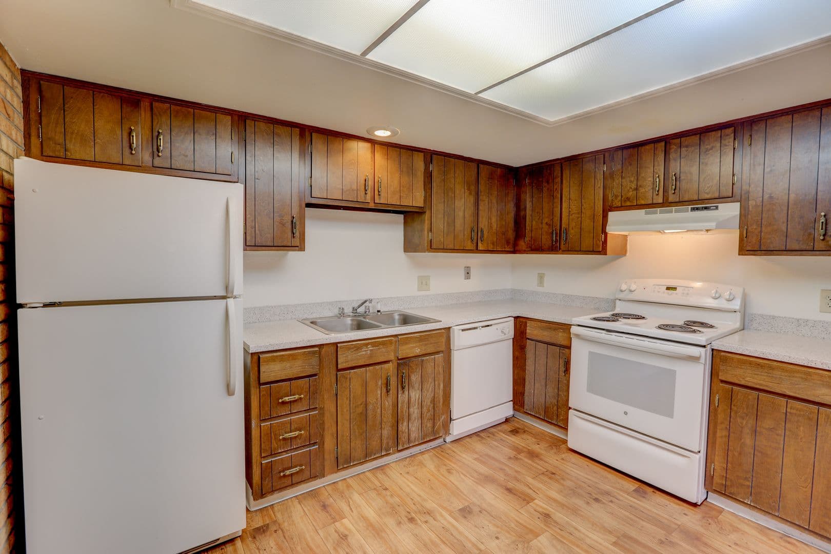 AC - Applewood Crest Townhomes &amp; Apartments 2 of 13