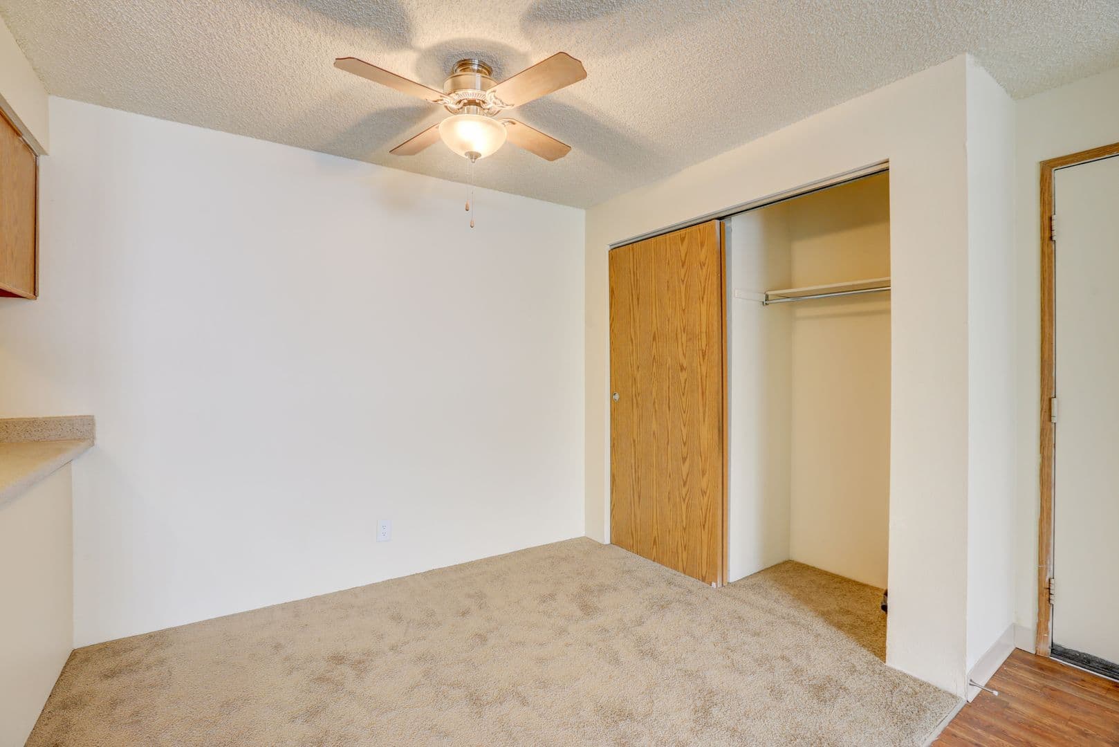 AML - Americana Lakewood Apartments 4 of 10