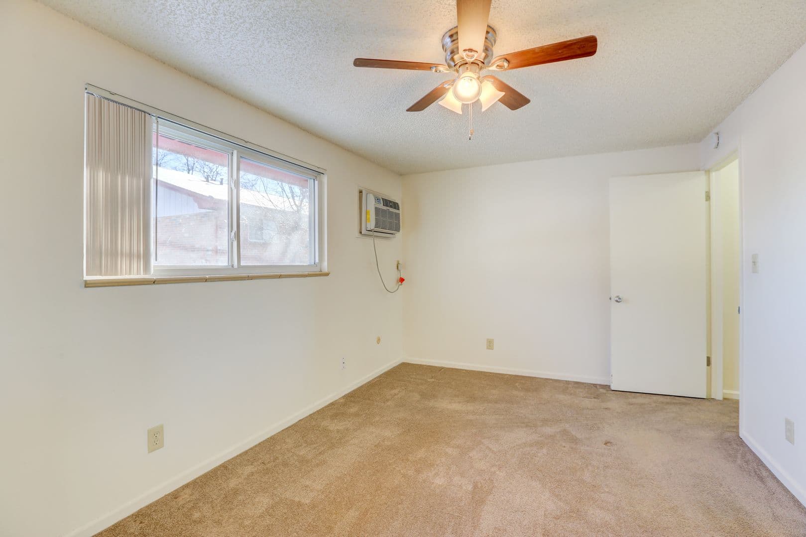 AC - Applewood Crest Townhomes &amp; Apartments 6 of 11