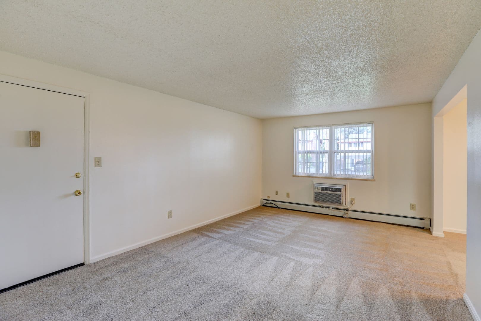 AC - Applewood Crest Townhomes &amp; Apartments 5 of 13