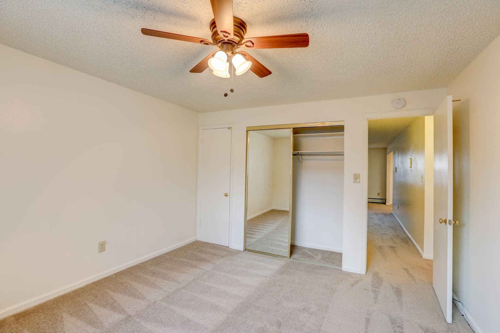 AC - Applewood Crest Townhomes &amp; Apartments 6 of 13