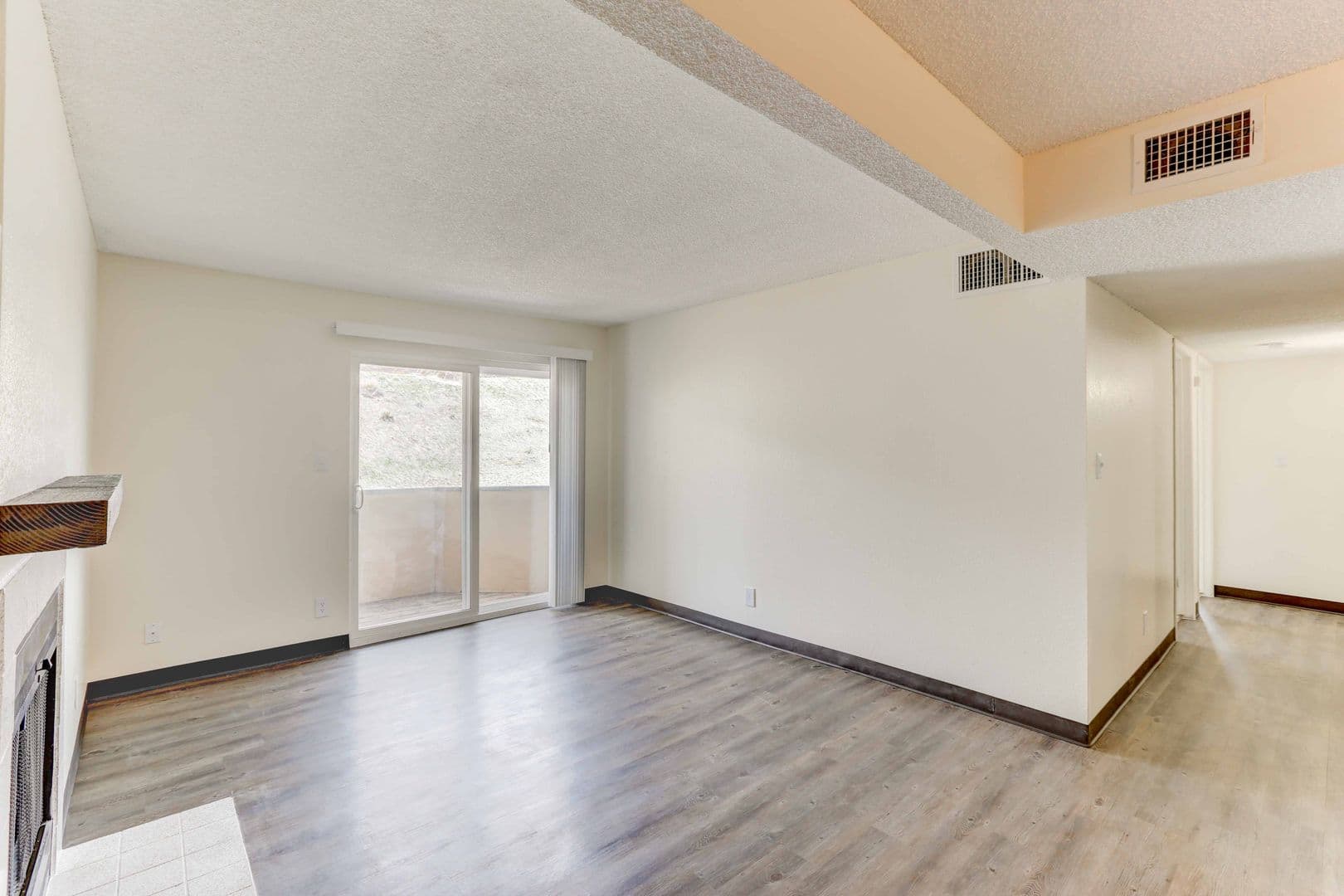 AML - Americana Lakewood Apartments 6 of 11