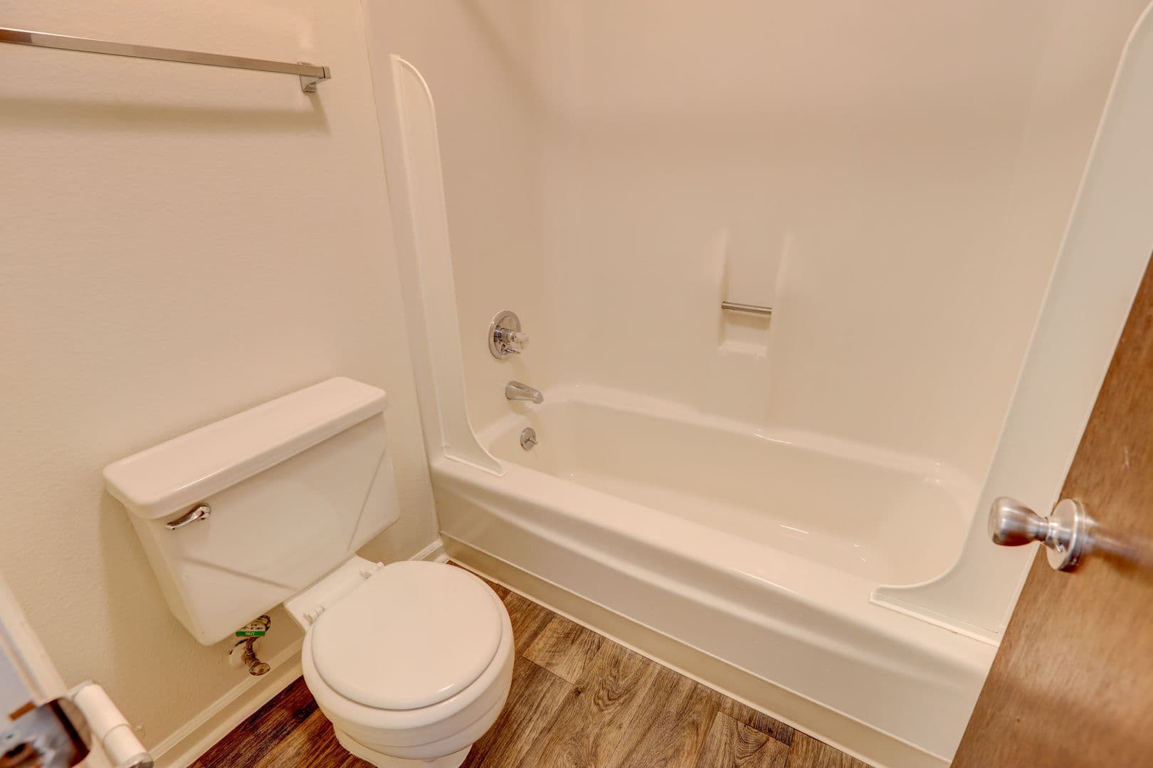 AC - Applewood Crest Townhomes &amp; Apartments 11 of 11