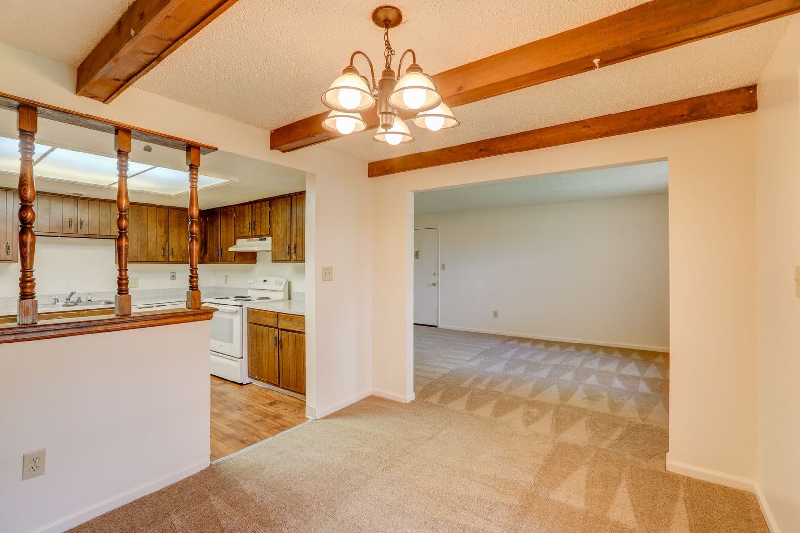 AC - Applewood Crest Townhomes &amp; Apartments 4 of 13