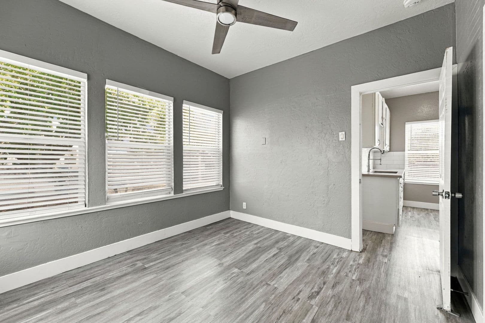 2982 26th Ave 26 of 36