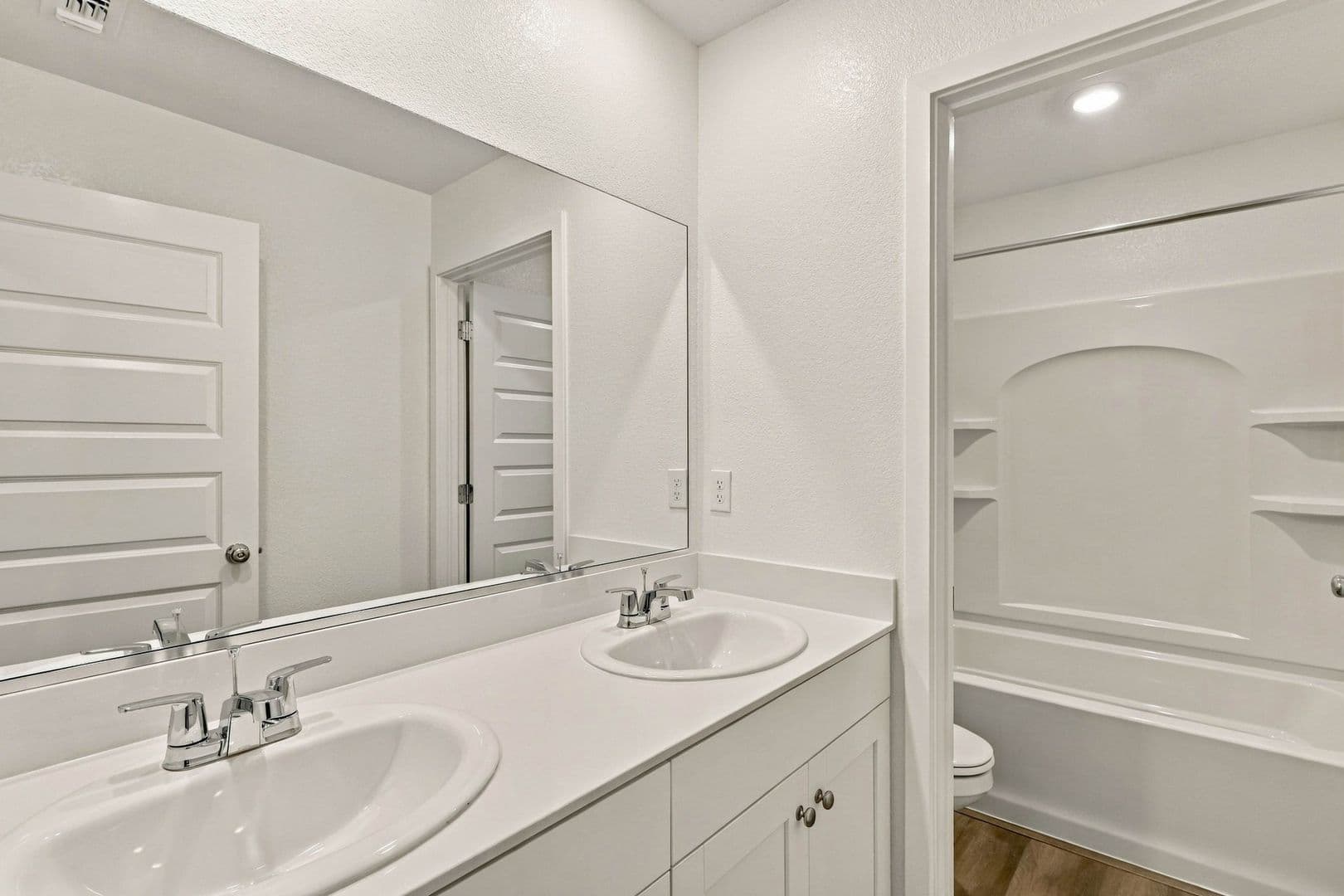 12608 Hereford Avenue 37 of 48