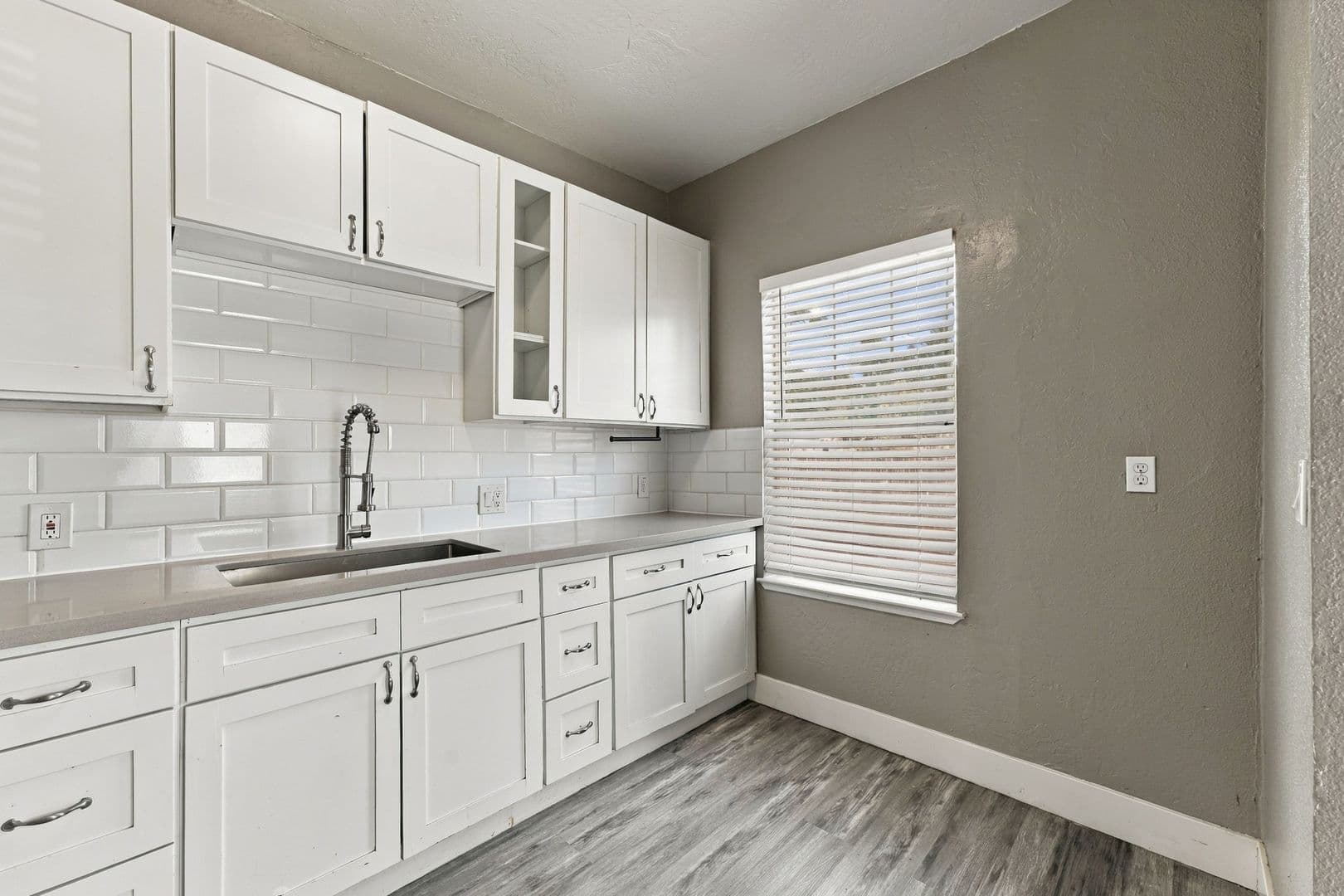 2982 26th Ave 7 of 36