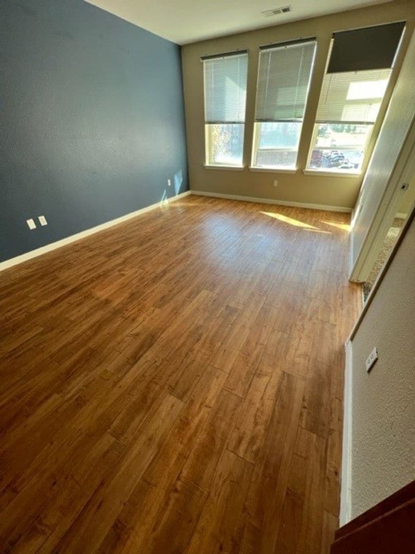 LINCOLNPOINT LOFTS 2 of 6