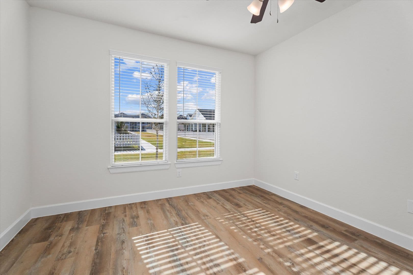 The Cottage Green Baytown 10 of 27