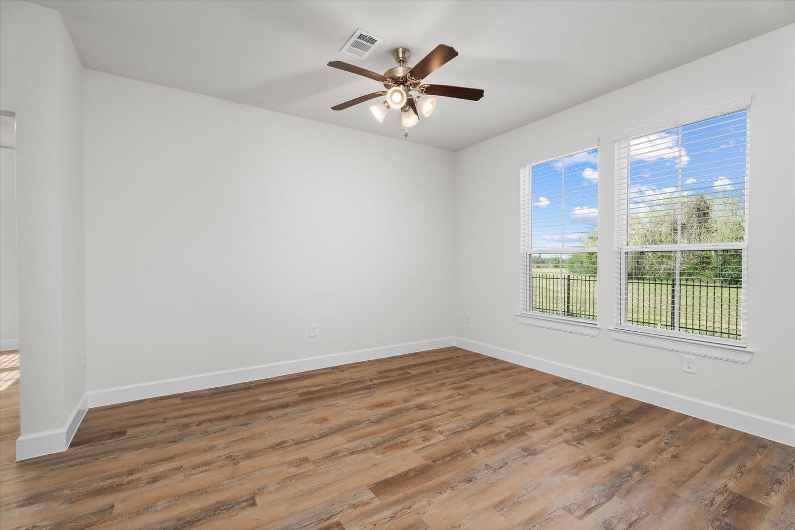 The Cottage Green Baytown 6 of 27