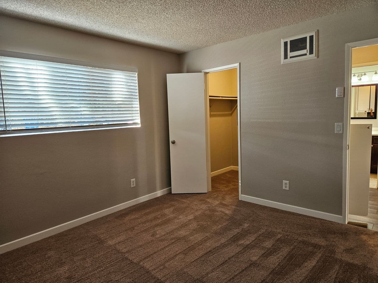 Del Mar Court Apartments 8 of 13