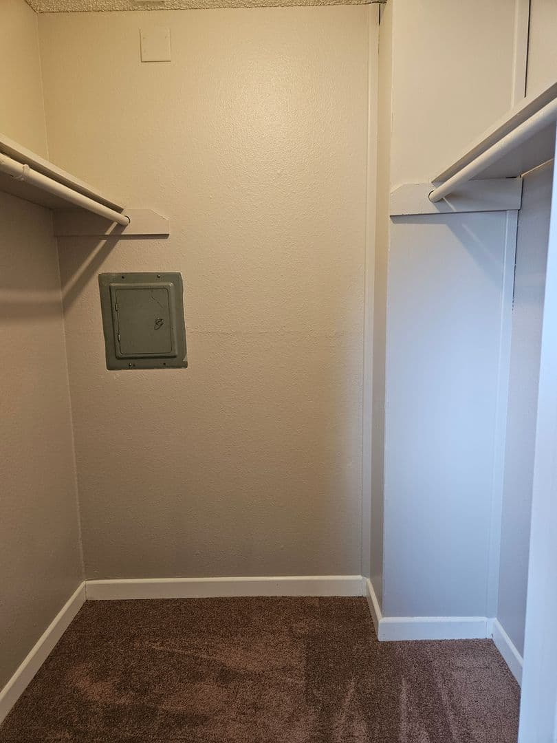 Del Mar Court Apartments 7 of 13