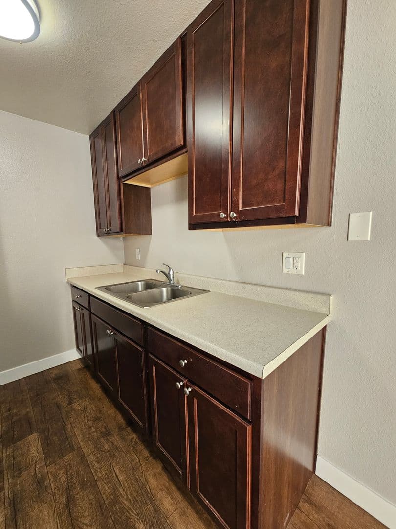 Del Mar Court Apartments 3 of 13
