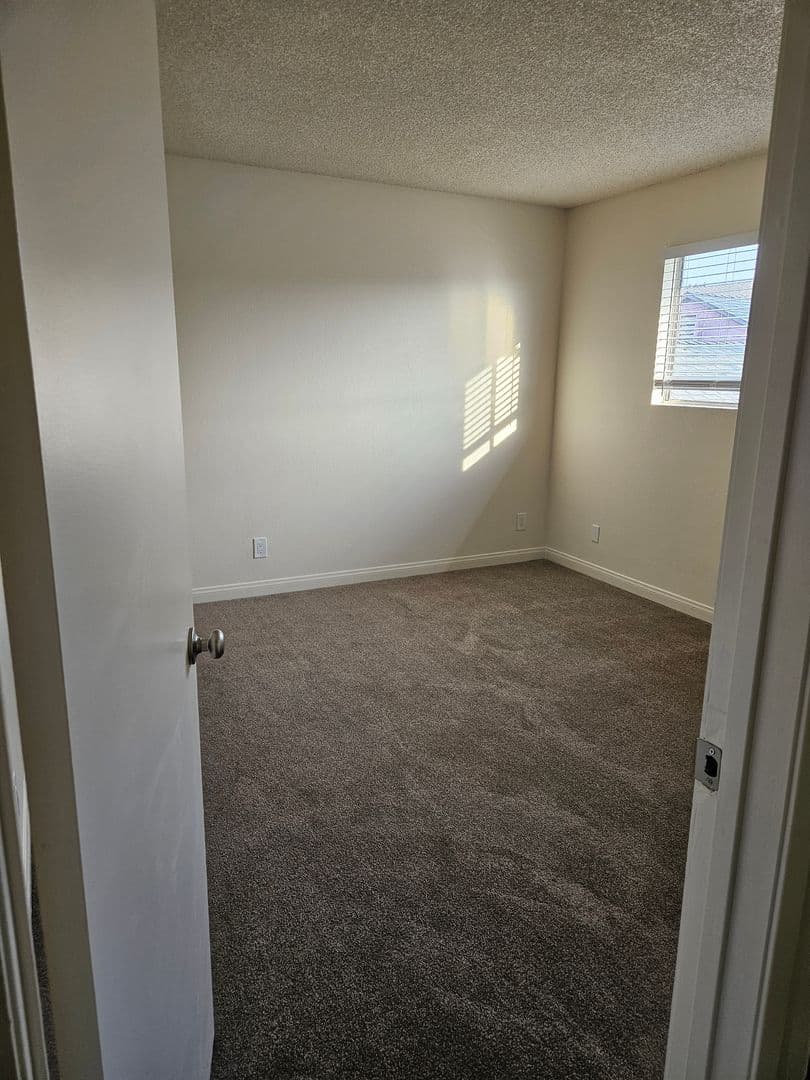 Del Mar Court Apartments 8 of 9