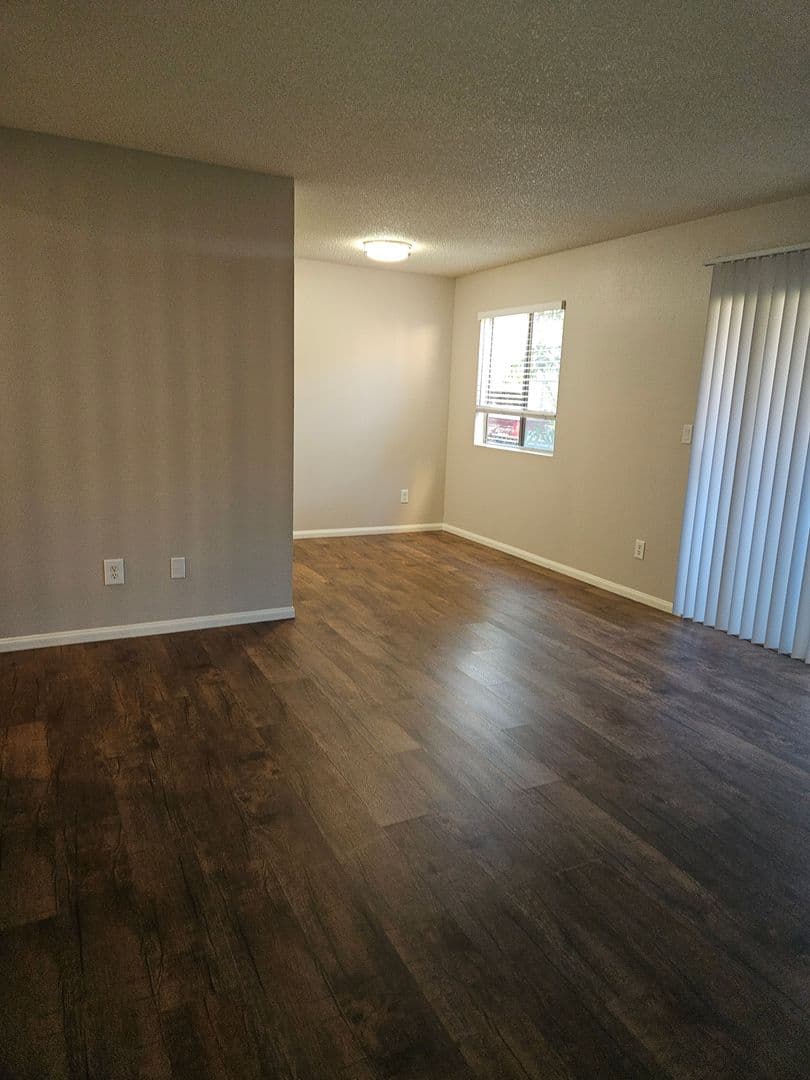 Del Mar Court Apartments 3 of 14