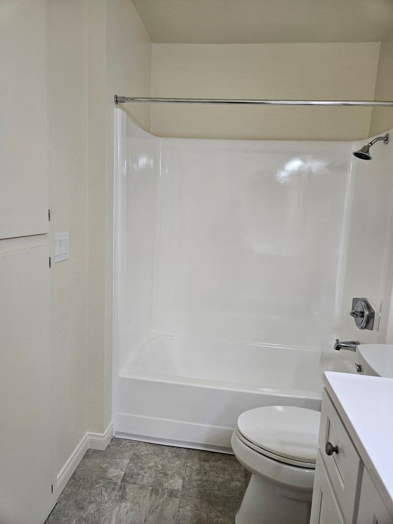 Del Mar Court Apartments 4 of 9