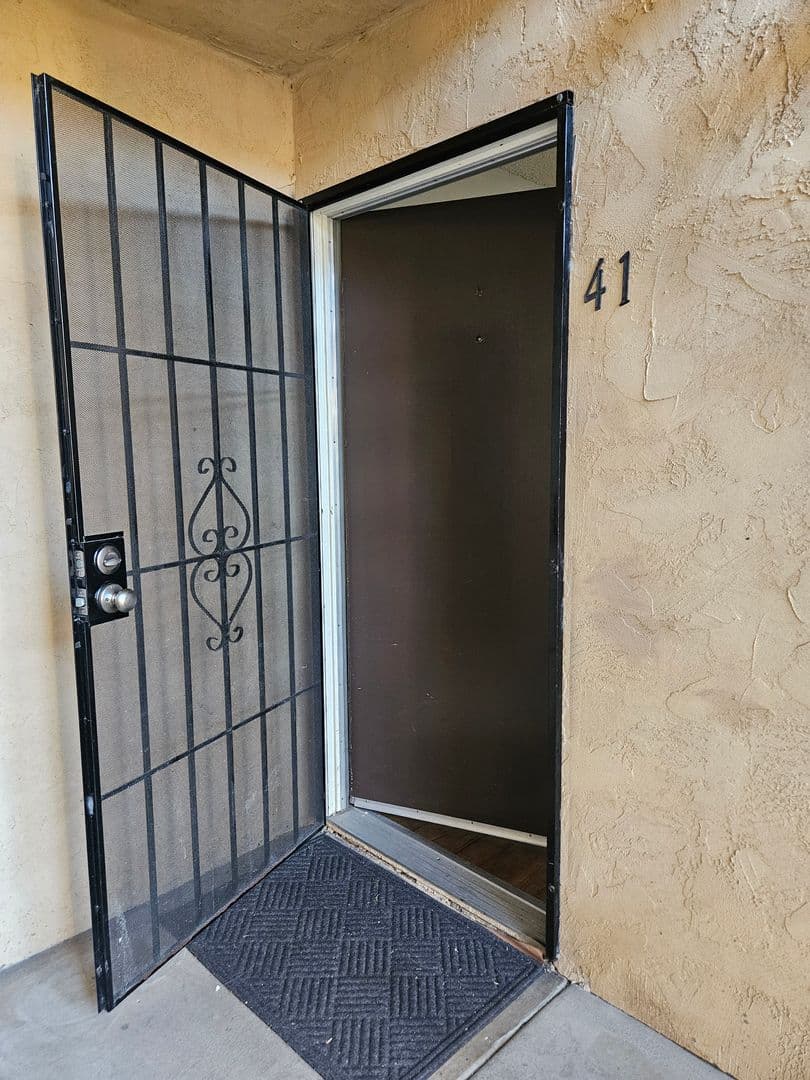 Del Mar Court Apartments 2 of 14