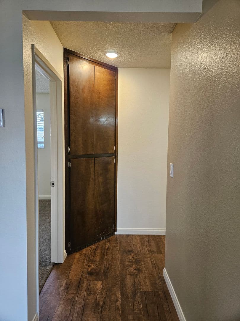 Del Mar Court Apartments 6 of 9