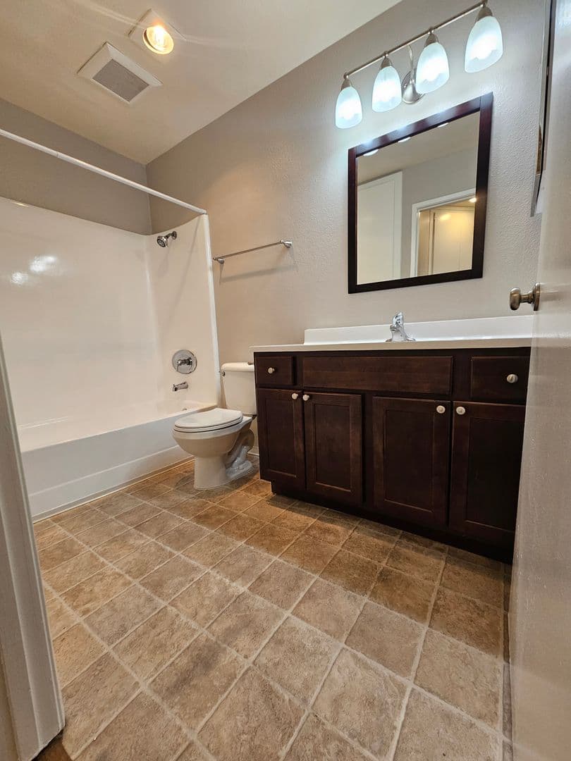 Del Mar Court Apartments 9 of 13