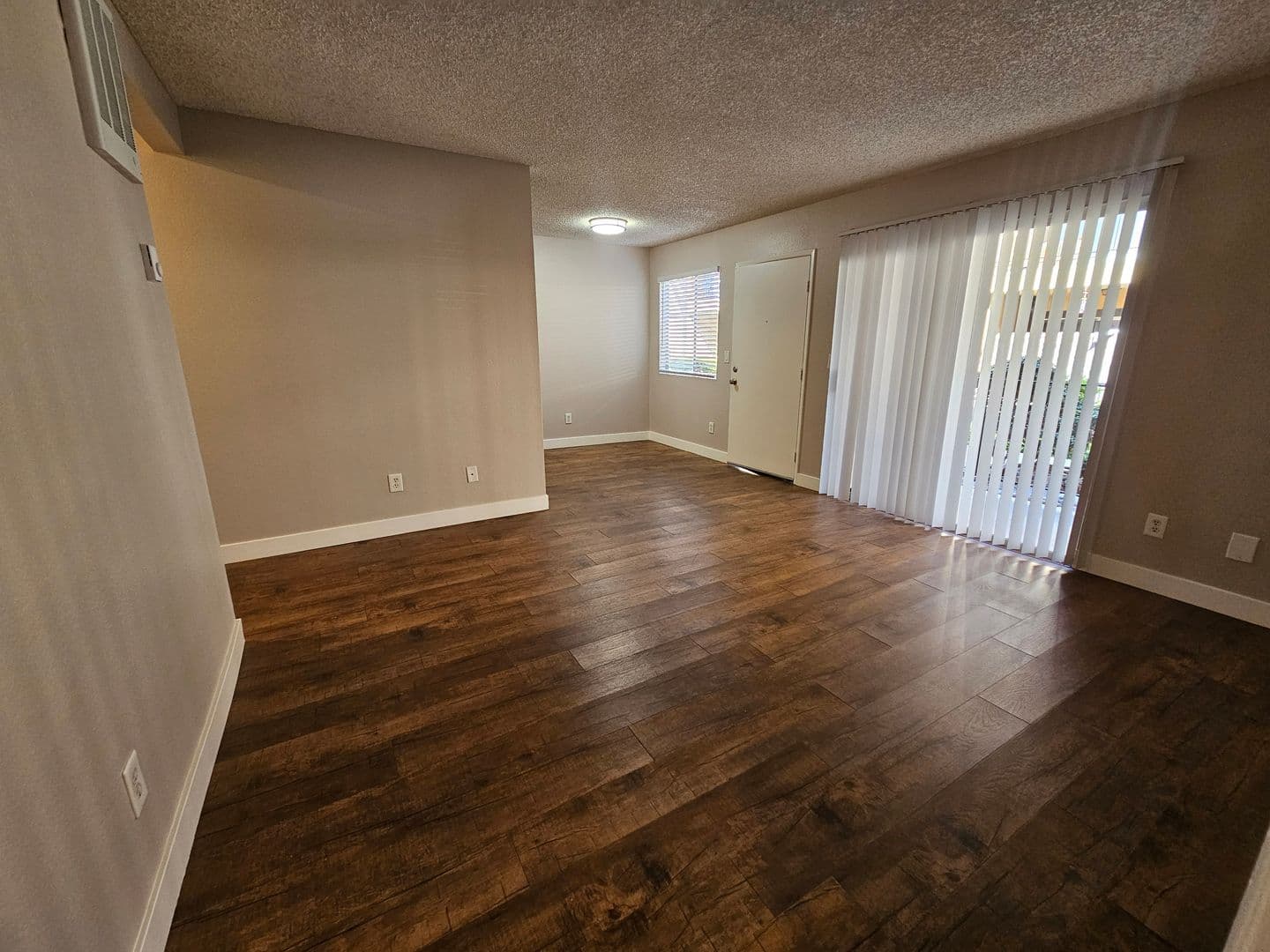 Del Mar Court Apartments 1 of 13
