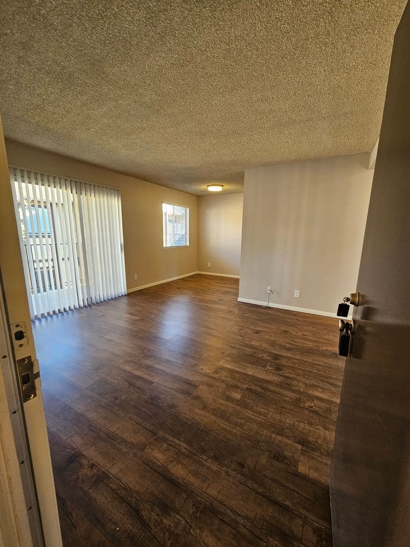Del Mar Court Apartments 1 of 13