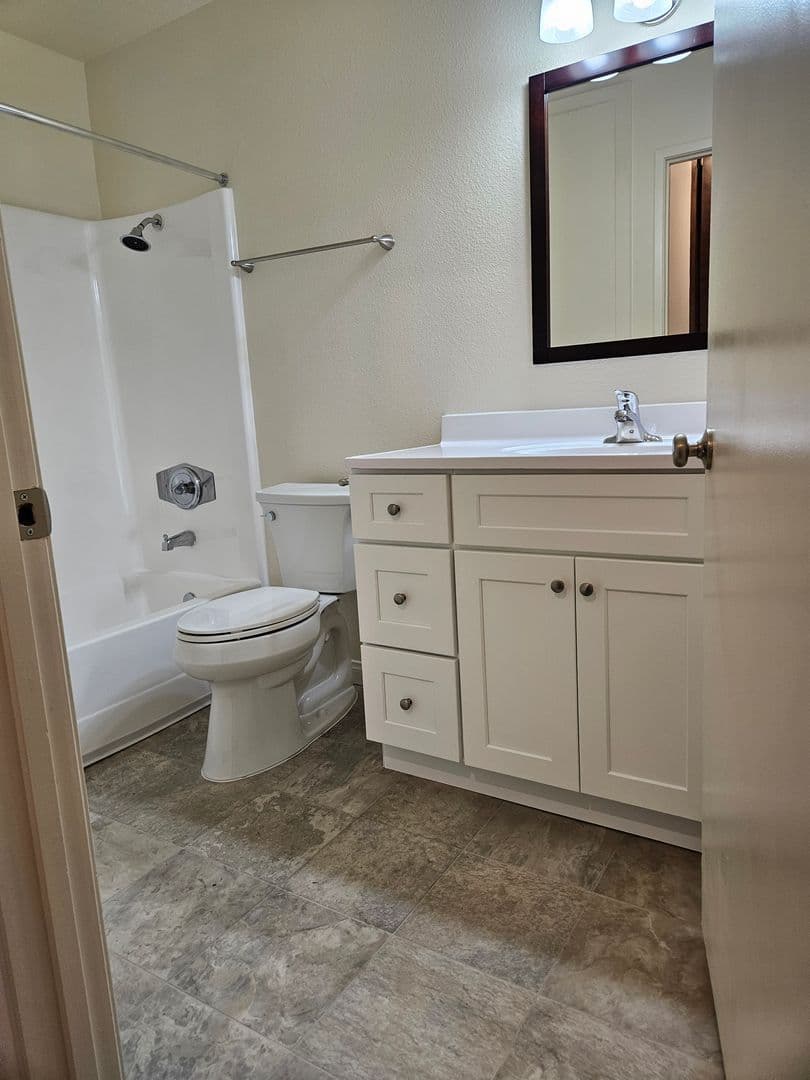 Del Mar Court Apartments 5 of 9