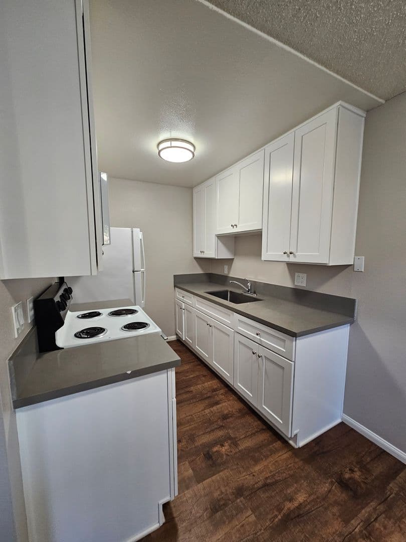 Del Mar Court Apartments 8 of 14