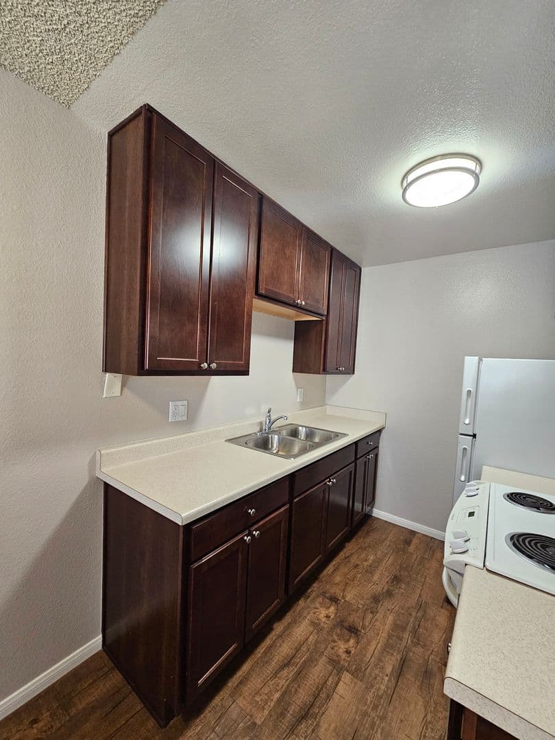 Del Mar Court Apartments 5 of 13