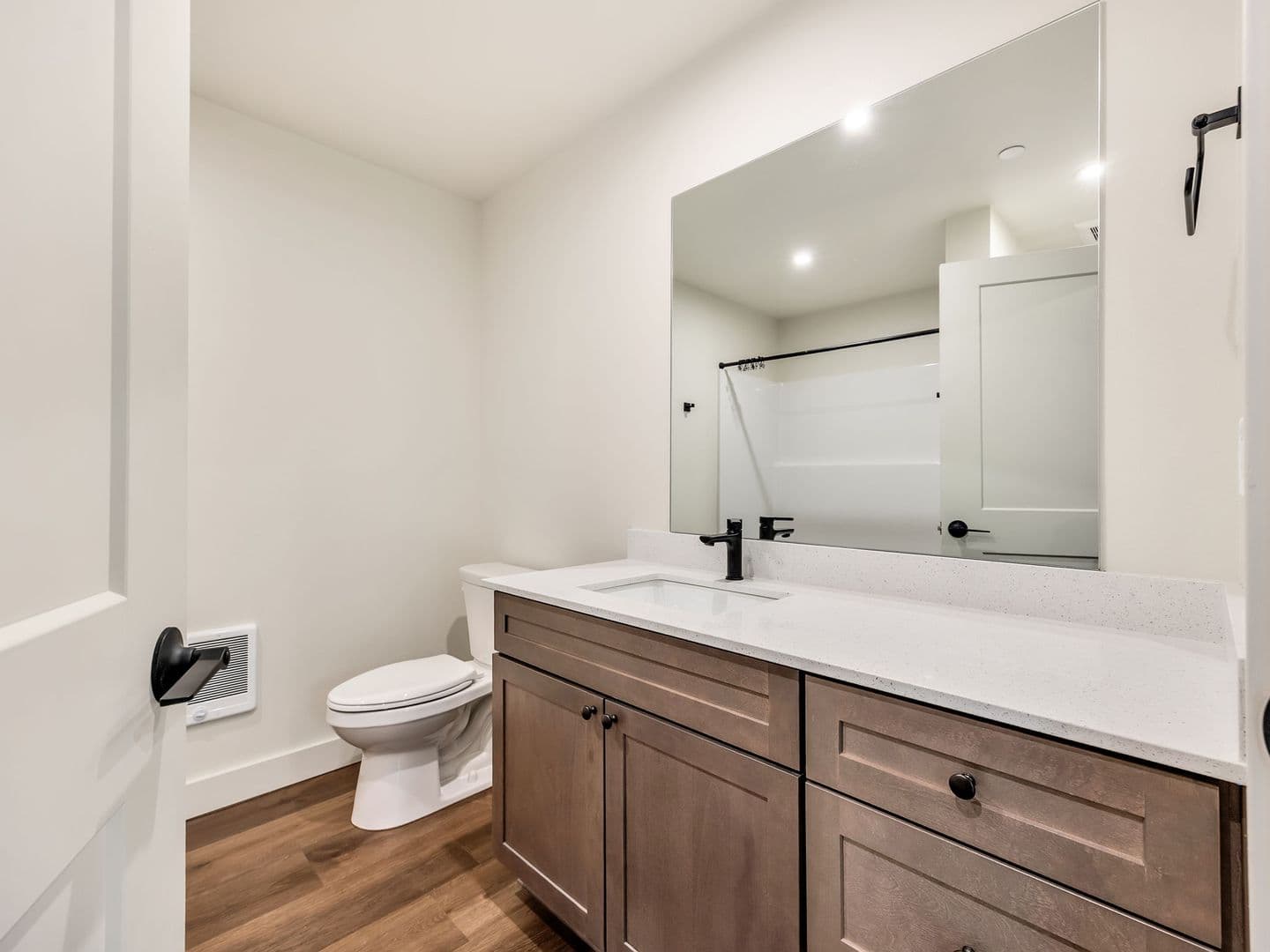 Jetty Stone Apartments ~ Jetty Stone LLC 26-04266 JSL 10 of 15