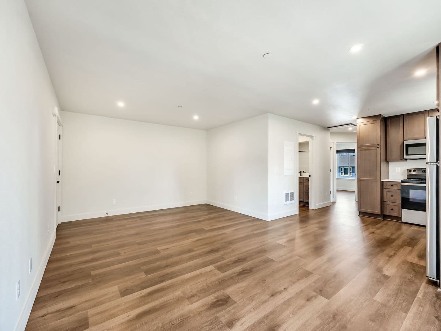 Jetty Stone Apartments ~ Jetty Stone LLC 26-04266 JSL 6 of 21