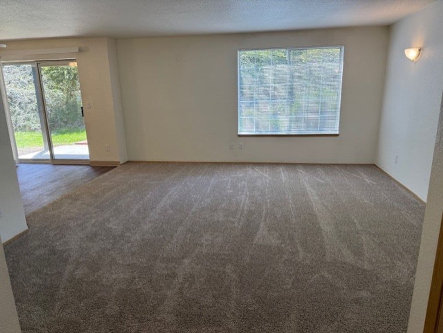 Oakridge Apartments (987) 3 of 12