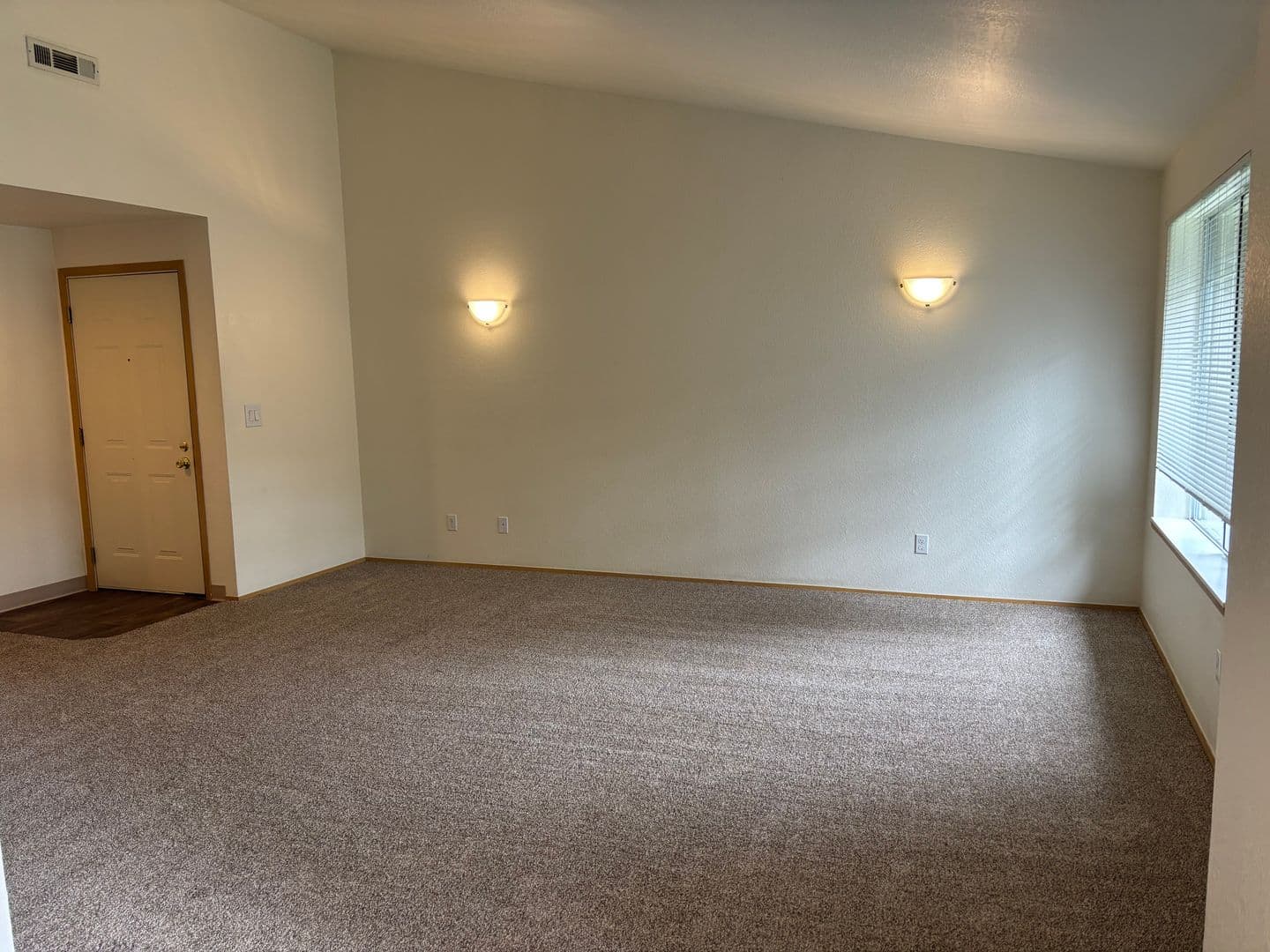 Oakridge Apartments (987) 5 of 11