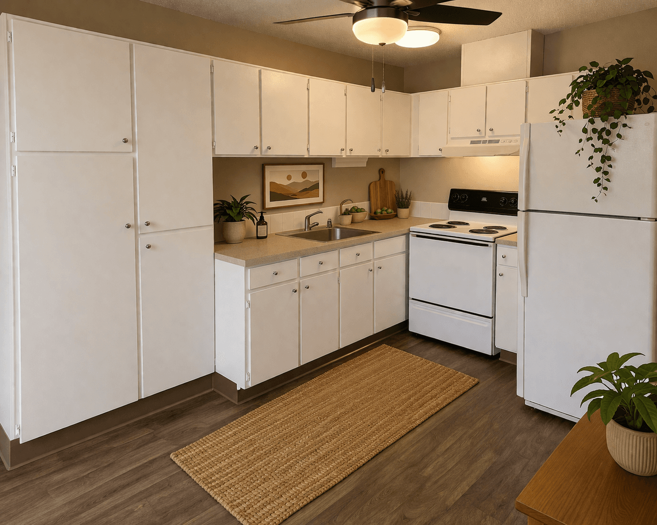 Hilltop House Apts. (996) 4 of 12