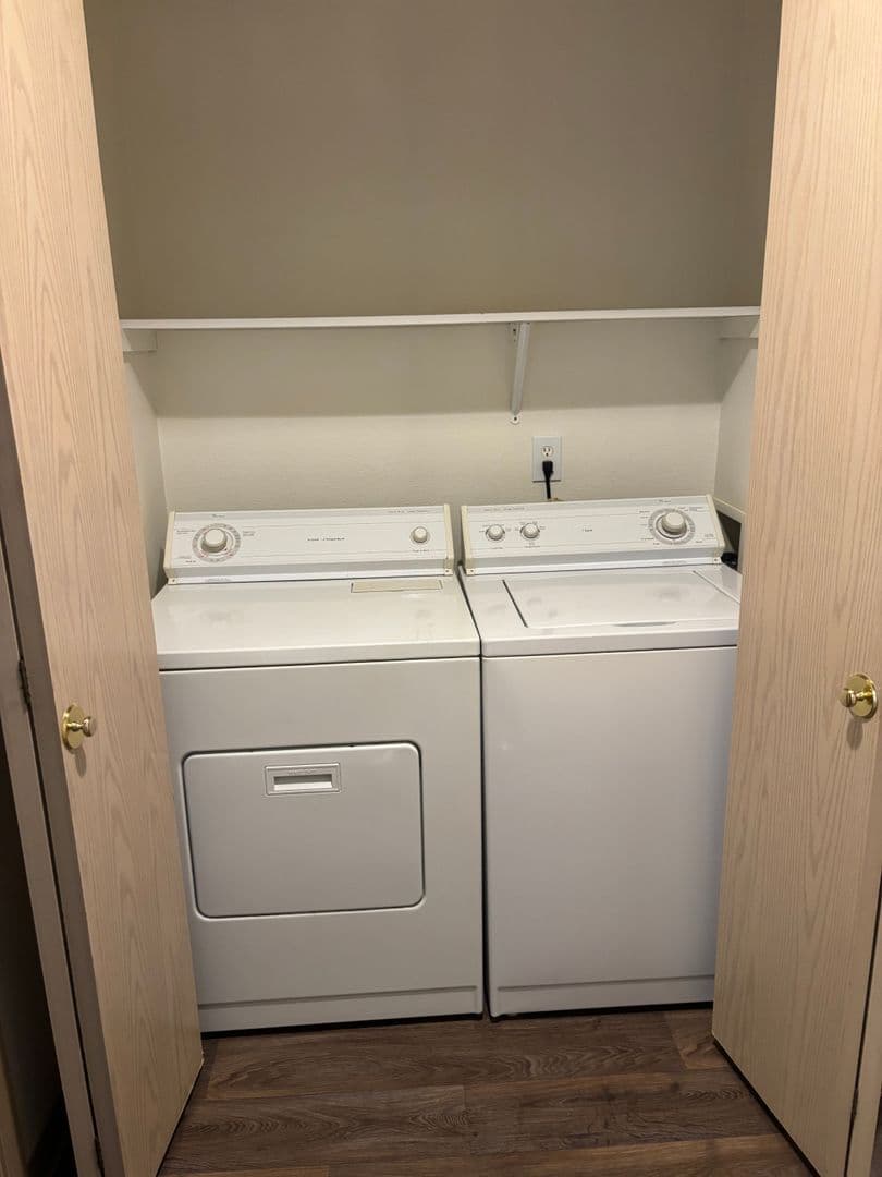 Oakridge Apartments (987) 5 of 9
