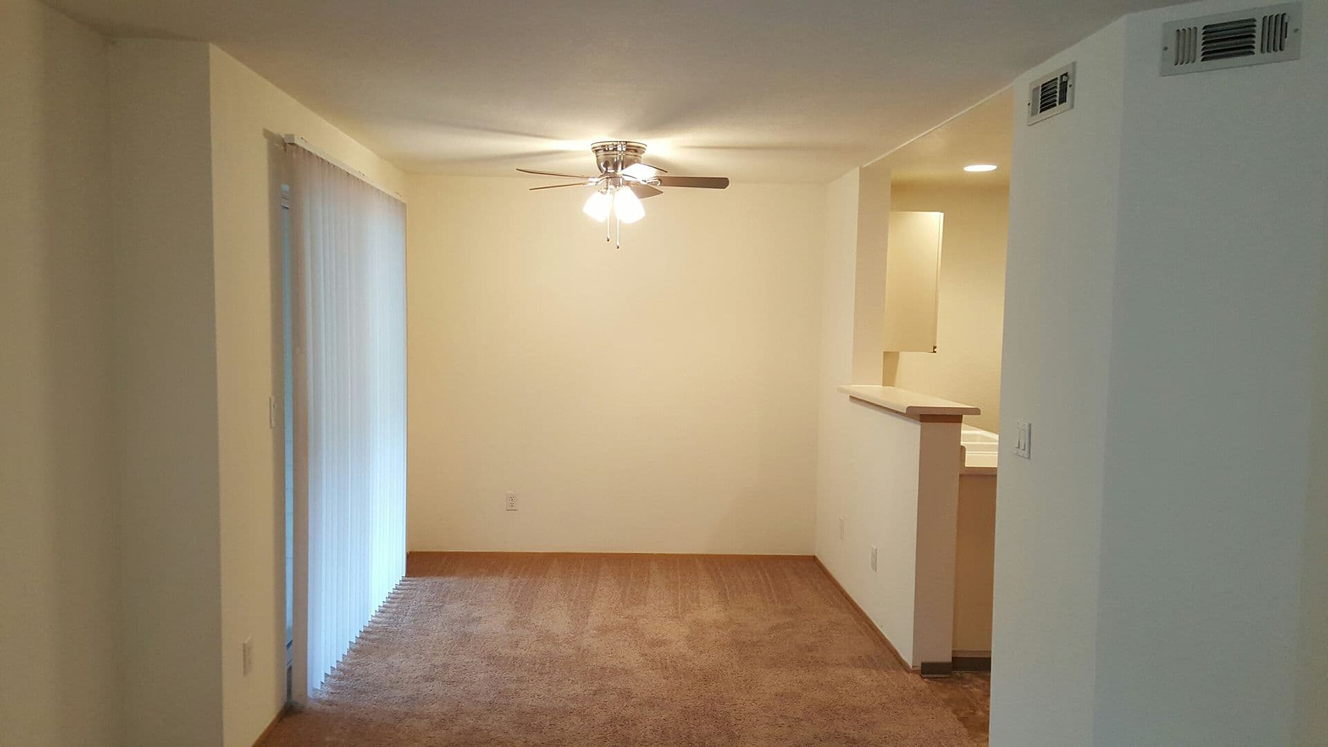 Oakridge Apartments (987) 3 of 9