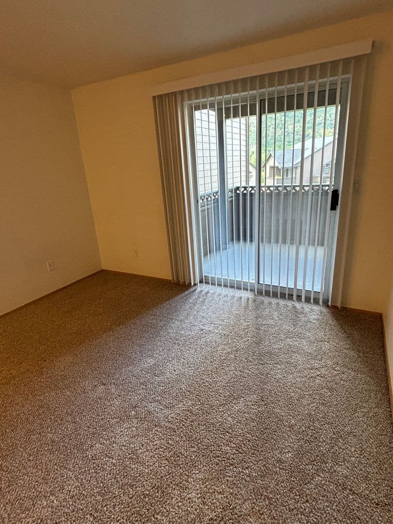 Oakridge Apartments (987) 12 of 14