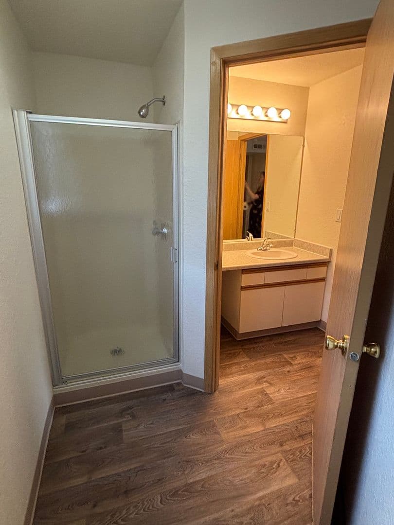 Oakridge Apartments (987) 14 of 14