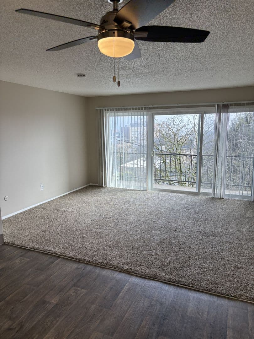 Hilltop House Apts. (996) 5 of 12