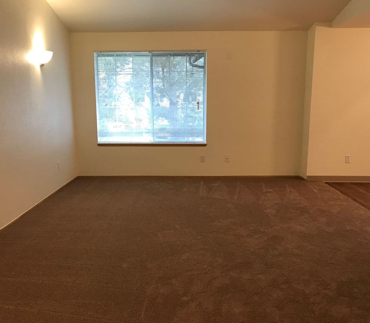 Oakridge Apartments (987) 2 of 10