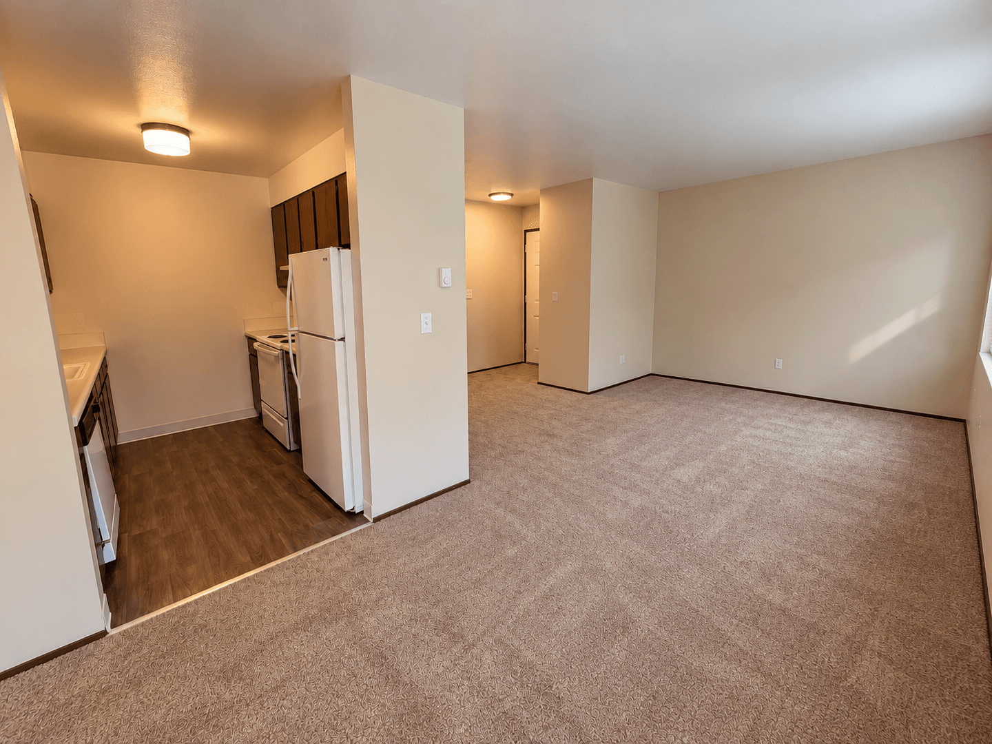 Hillcrest Apartments (998) 3 of 8