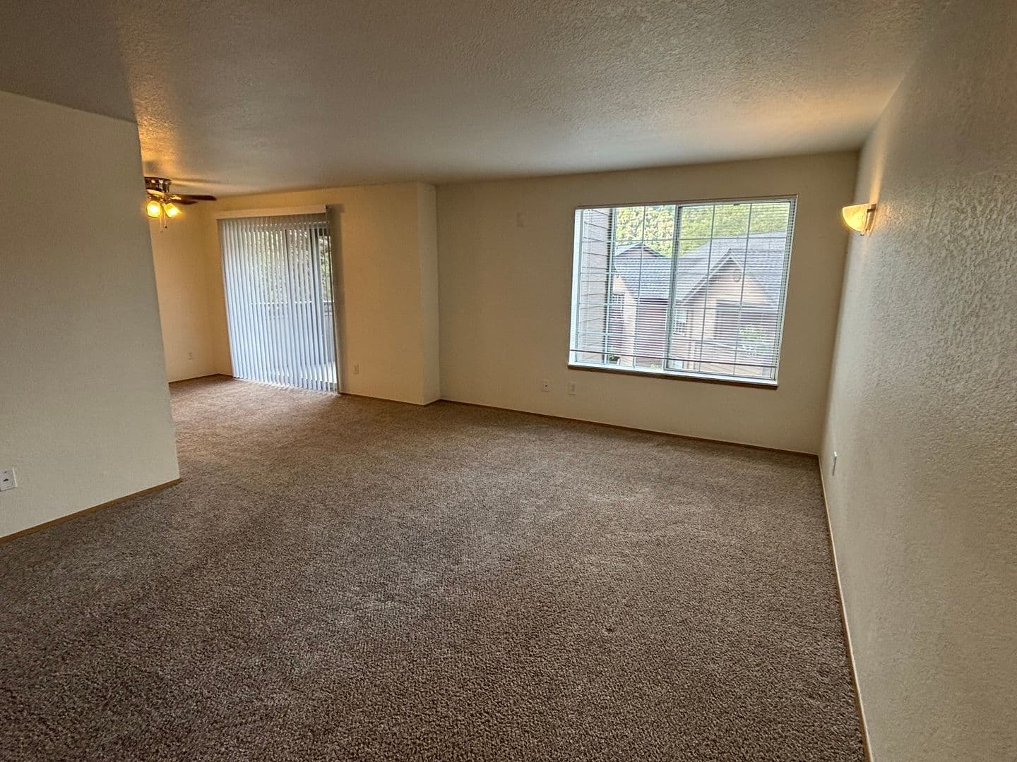 Oakridge Apartments (987) 4 of 14