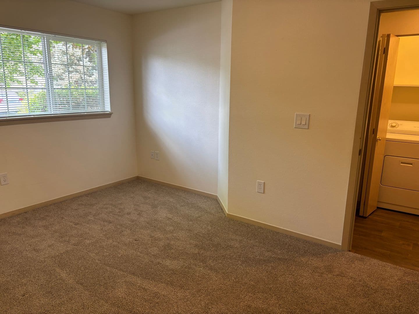 Oakridge Apartments (987) 8 of 9