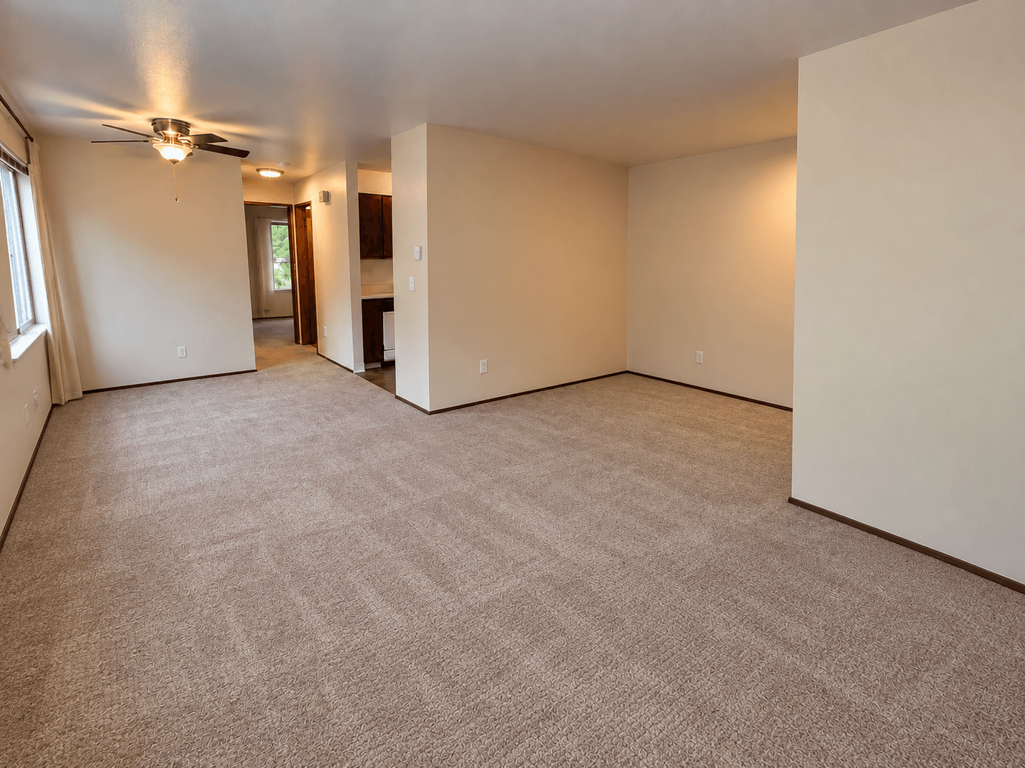 Hillcrest Apartments (998) 1 of 8